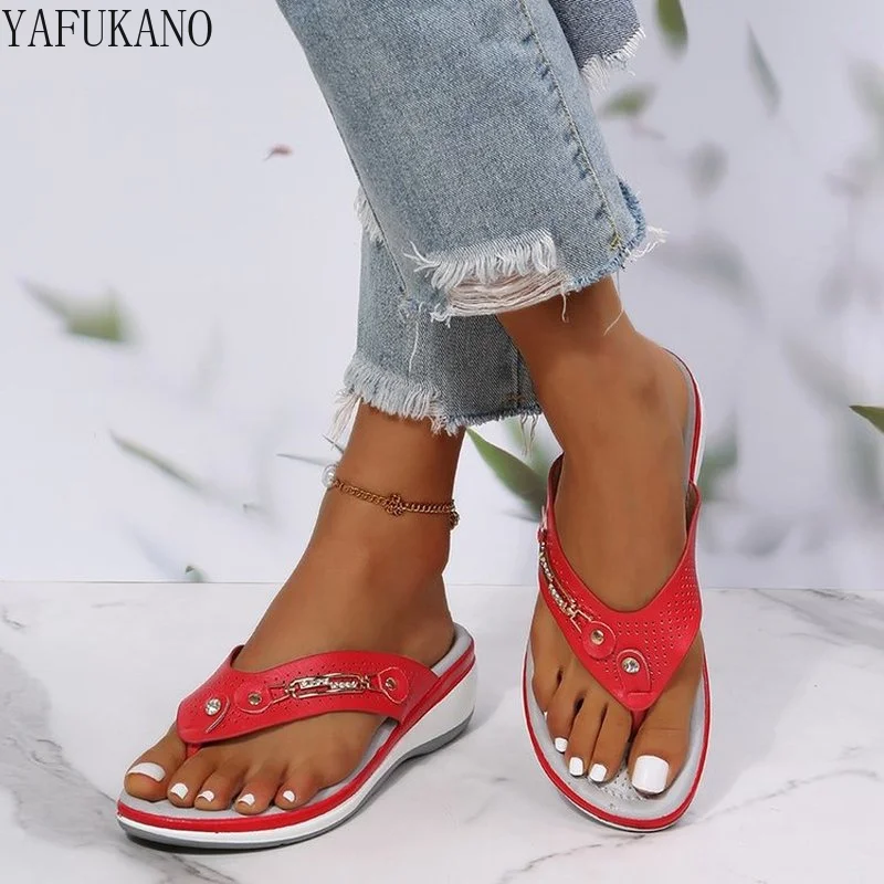 2022 kadın Terlik Yaz Yeni Moda Metal Düğme Slaytlar Ayakkabı Kama plaj sandaletleri Kadın Dış Platformu Eğlence Flip Flop Görüntü 2