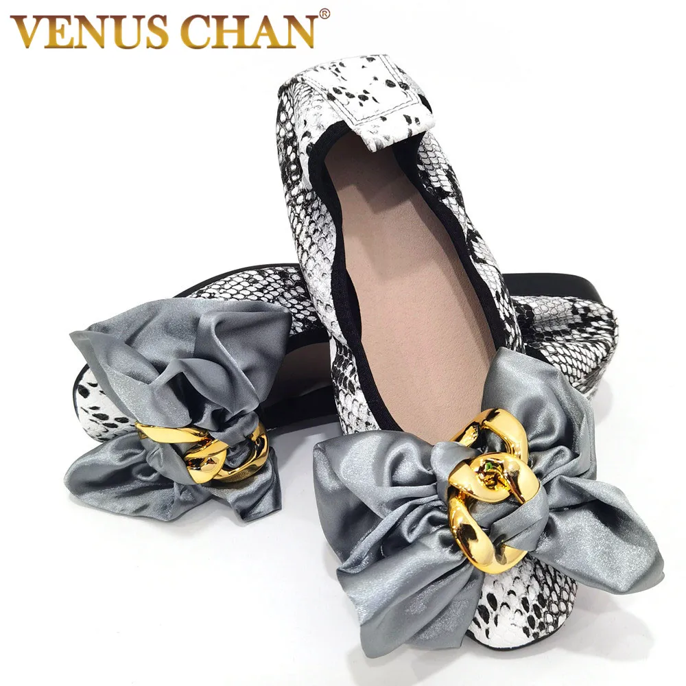 Venüs Chan Klasik yılan desen büyük çiçek yay metal zincir rahat yumuşak alt kadın düz ayakkabı rahat moda makosen ayakkabılar Görüntü 0
