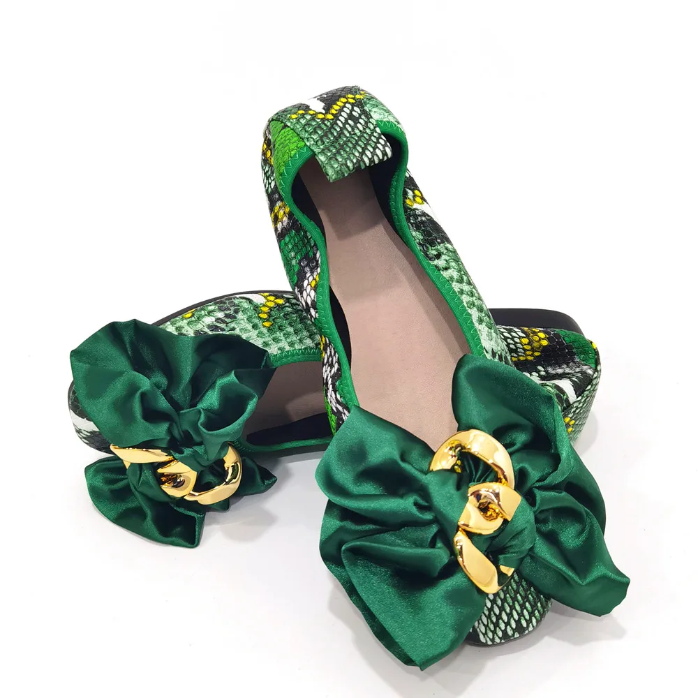 Venüs Chan Klasik yılan desen büyük çiçek yay metal zincir rahat yumuşak alt kadın düz ayakkabı rahat moda makosen ayakkabılar Görüntü 5